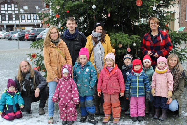 Waldkindergarten schmückt Schöppenstedter Weihnachtsbaum